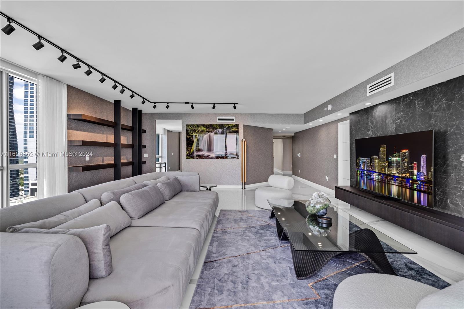 JADE RESIDENCES BRICKELL - Residential