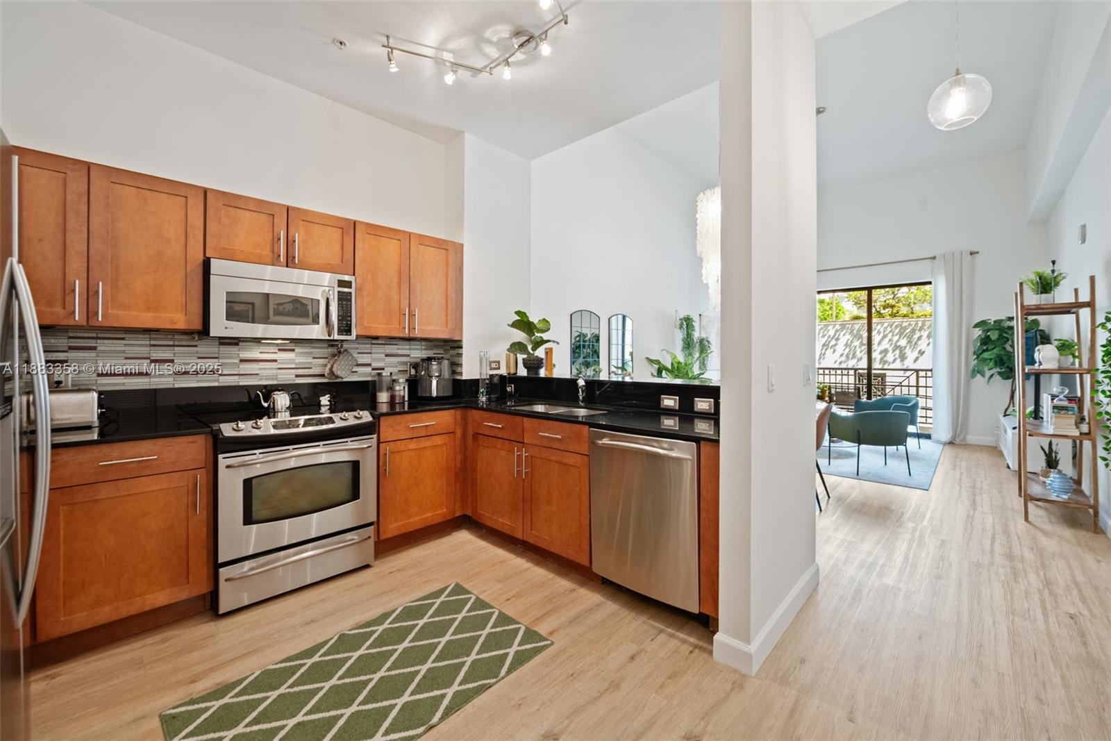 COLONNADE AT DADELAND SE - Residential