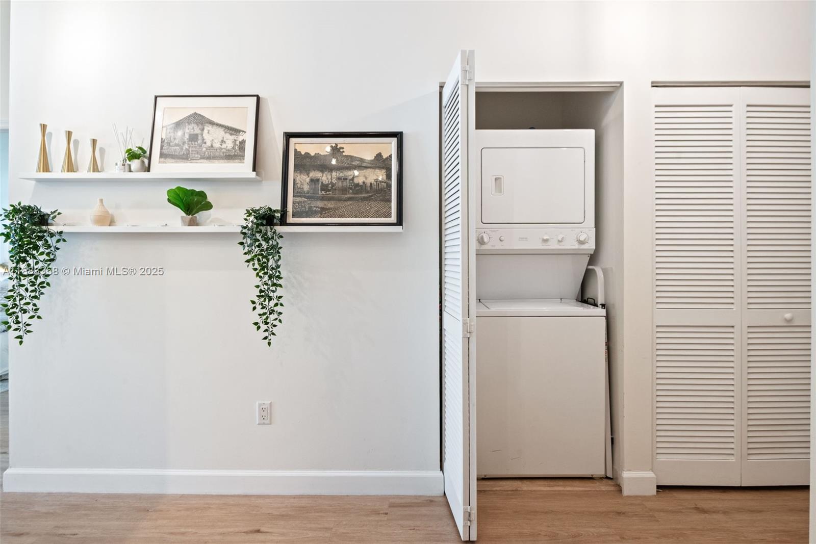 COLONNADE AT DADELAND SE - Residential