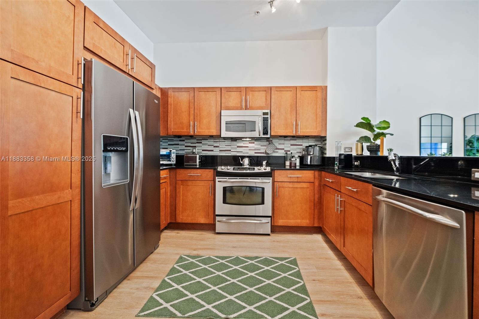 COLONNADE AT DADELAND SE - Residential