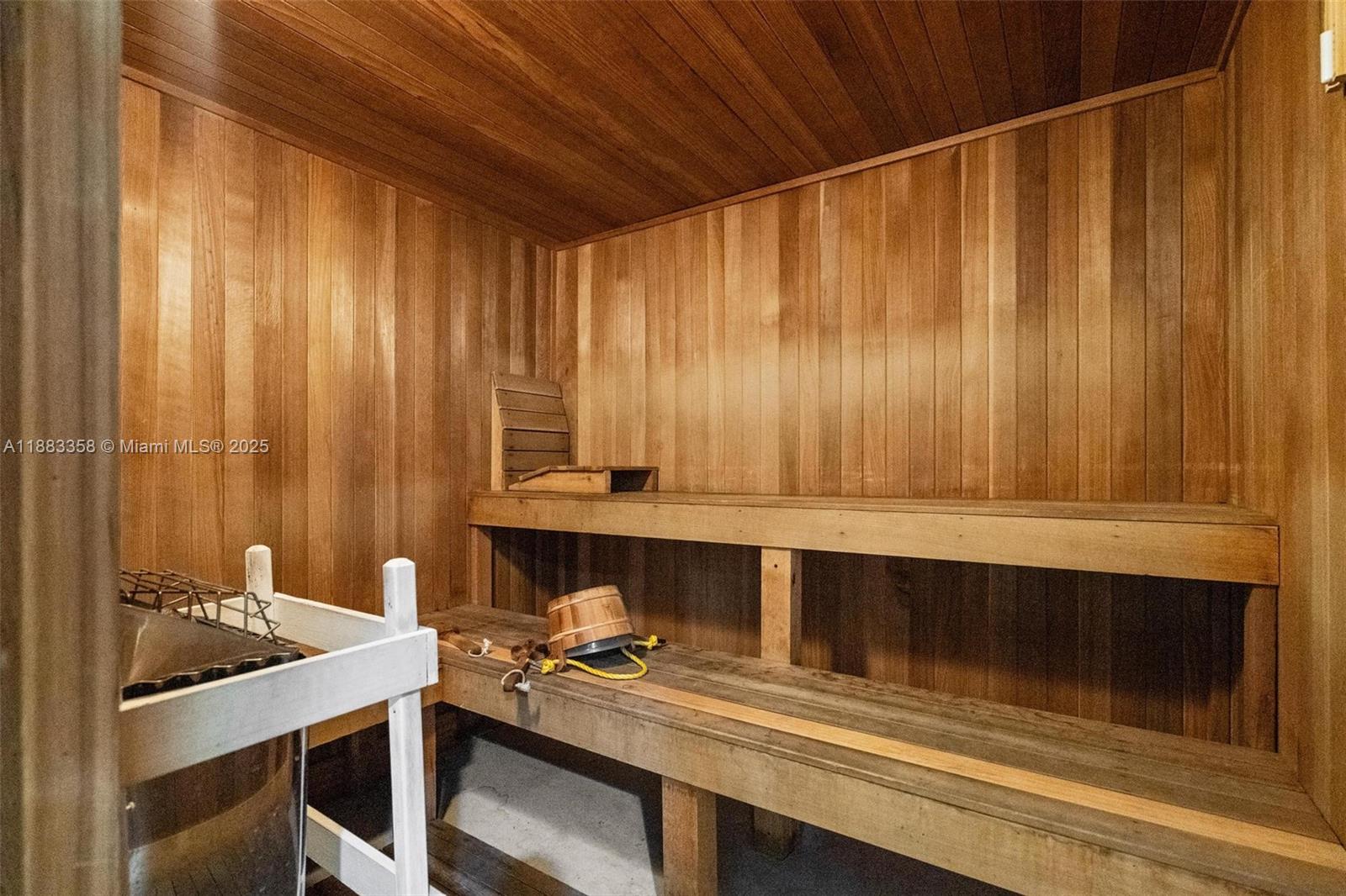 COLONNADE AT DADELAND SE - Residential