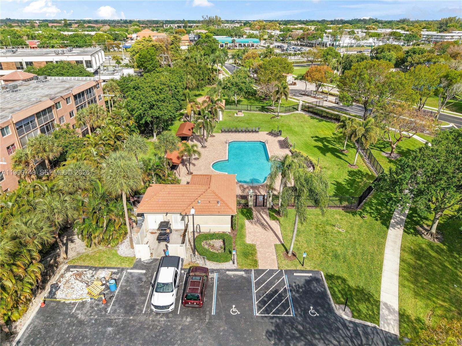 HILLSBORO COUNTRY CLUB - Residential