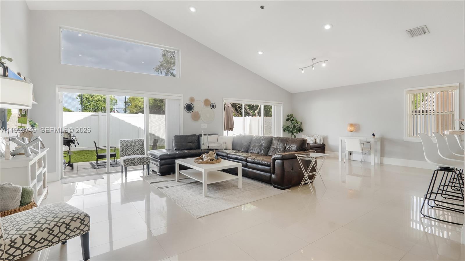 HILLSBORO COUNTRY CLUB - Residential