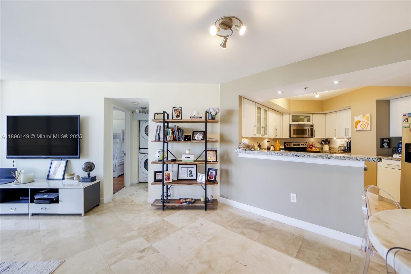 View photos, virtual tours, details... 1900 Sunset Harbour Dr 811