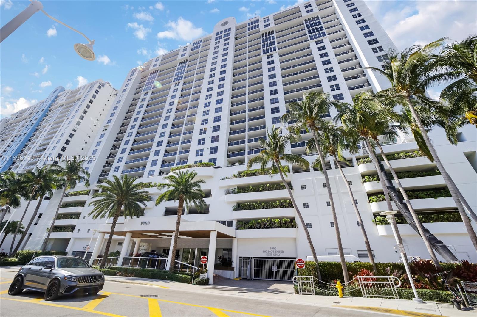 SUNSET HARBOUR NORTH COND - Residential