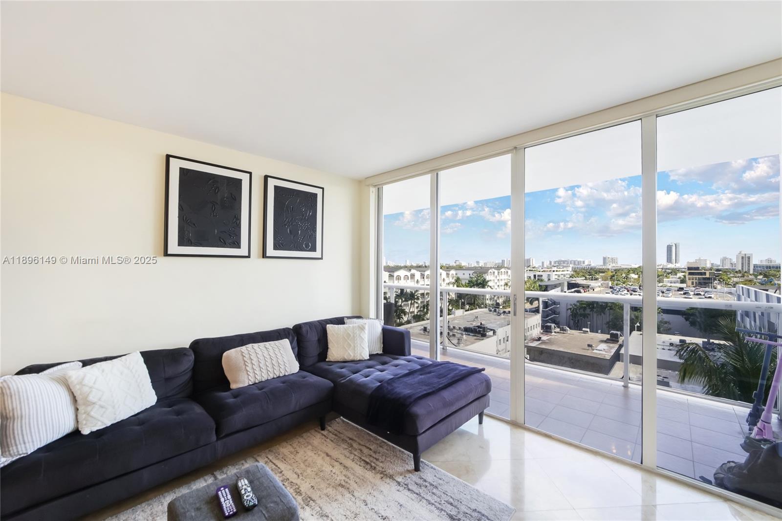 SUNSET HARBOUR NORTH COND - Residential