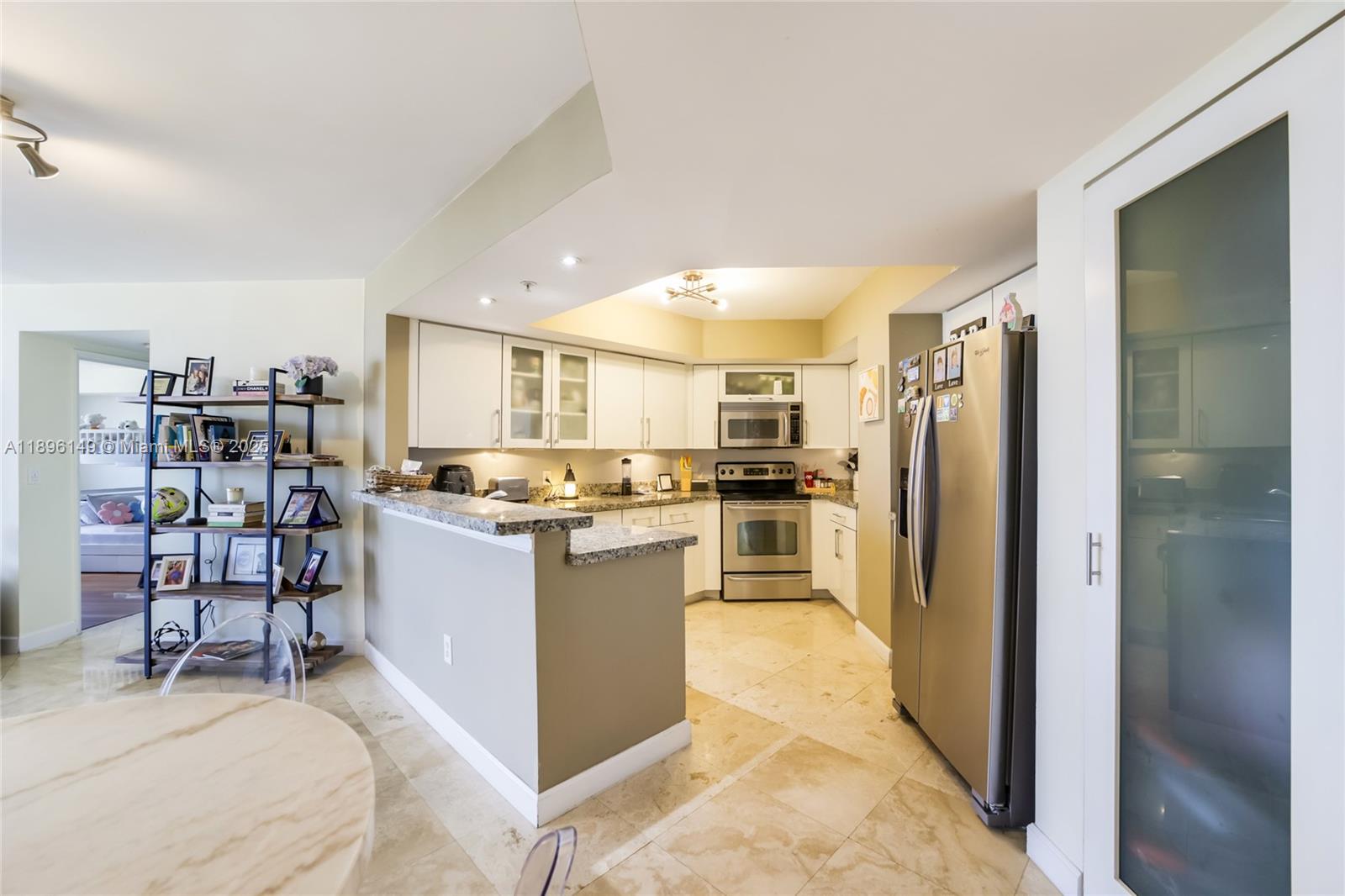 SUNSET HARBOUR NORTH COND - Residential