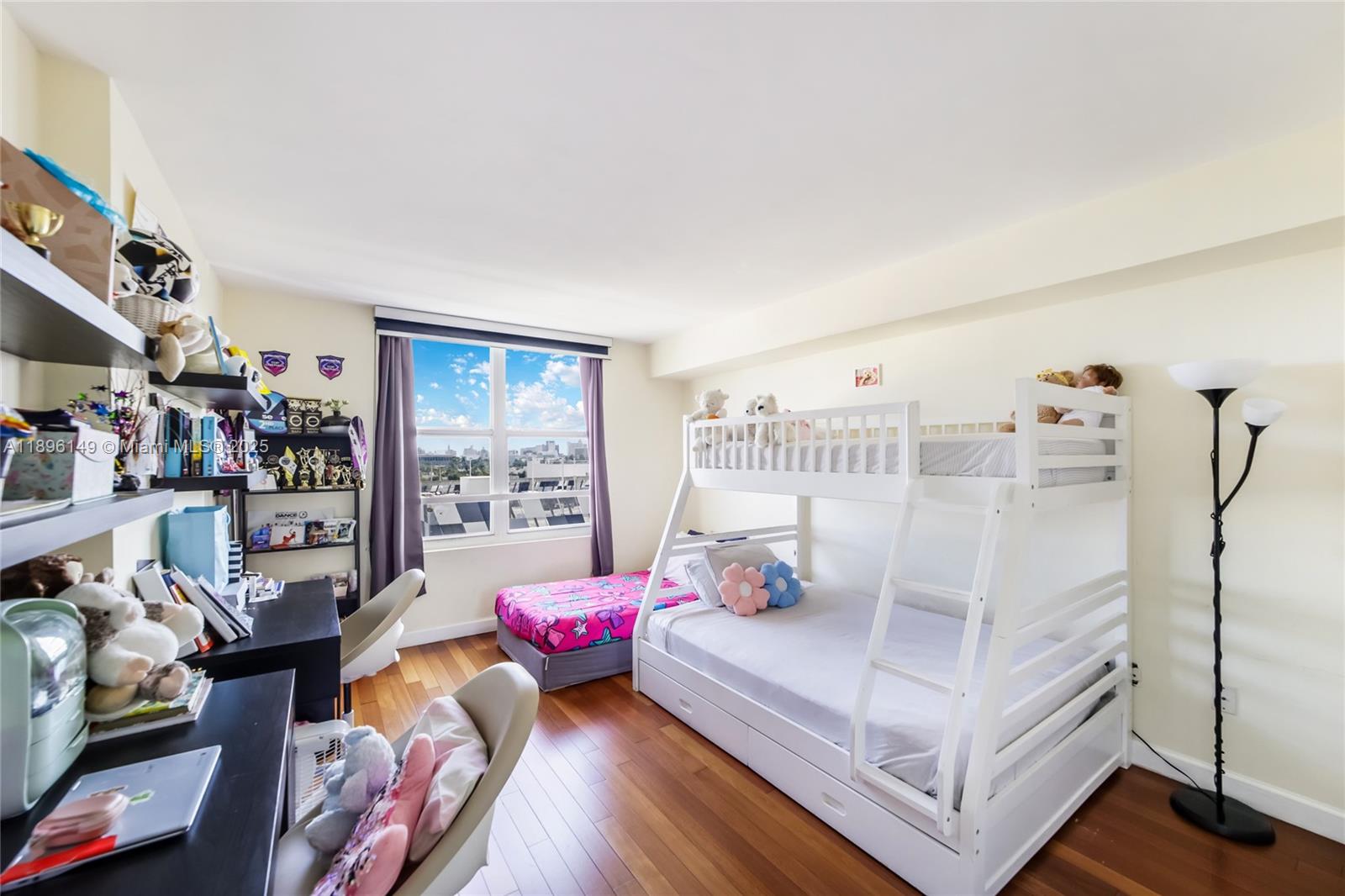 SUNSET HARBOUR NORTH COND - Residential