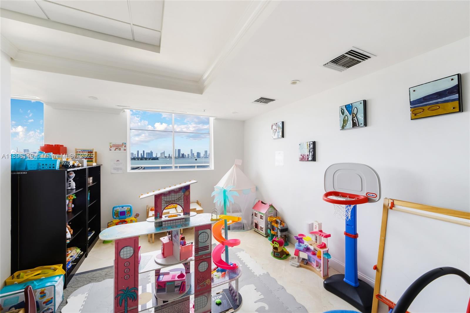 SUNSET HARBOUR NORTH COND - Residential