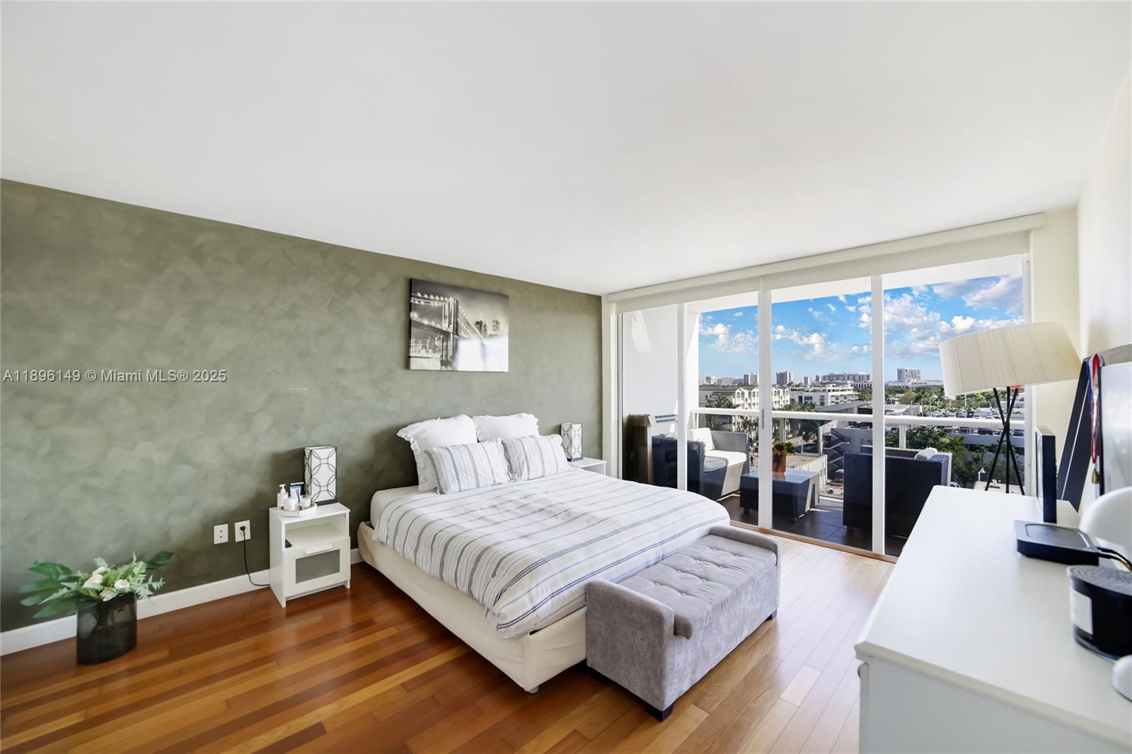 SUNSET HARBOUR NORTH COND - Residential