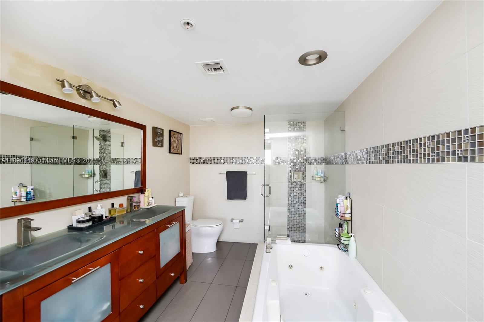 SUNSET HARBOUR NORTH COND - Residential