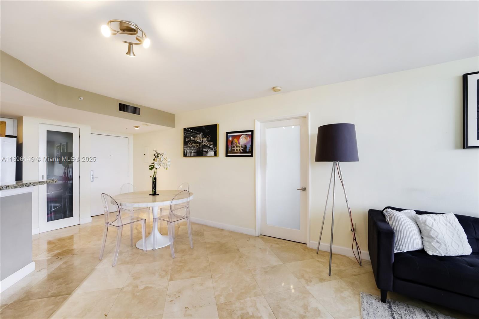 SUNSET HARBOUR NORTH COND - Residential