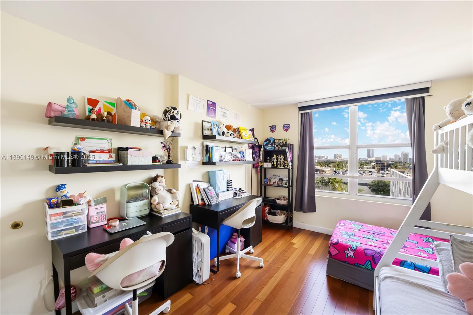 SUNSET HARBOUR NORTH COND - Residential