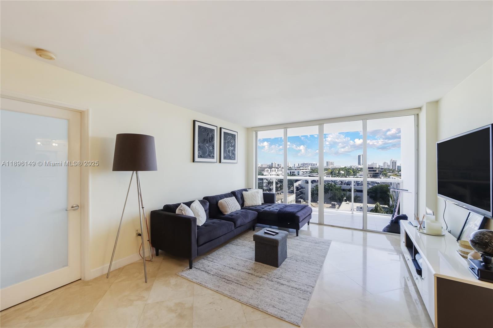 SUNSET HARBOUR NORTH COND - Residential