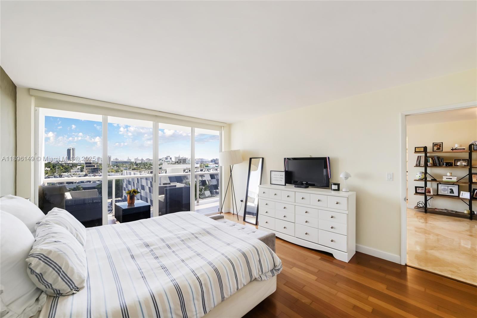 SUNSET HARBOUR NORTH COND - Residential