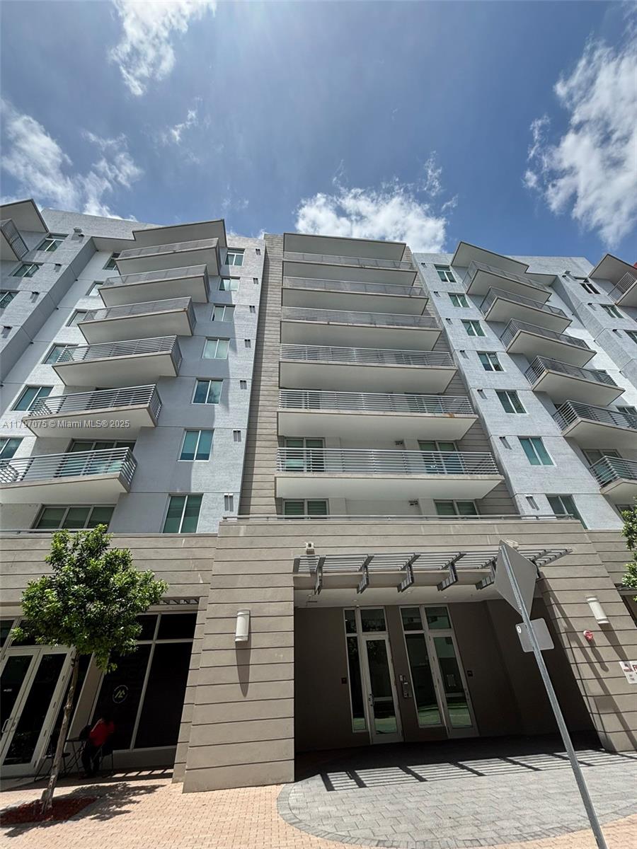 Rental Property at 7661 Nw 107th Ave 708, Doral, Miami-Dade County, Florida - Bedrooms: 3 
Bathrooms: 3  - $3,600 MO.