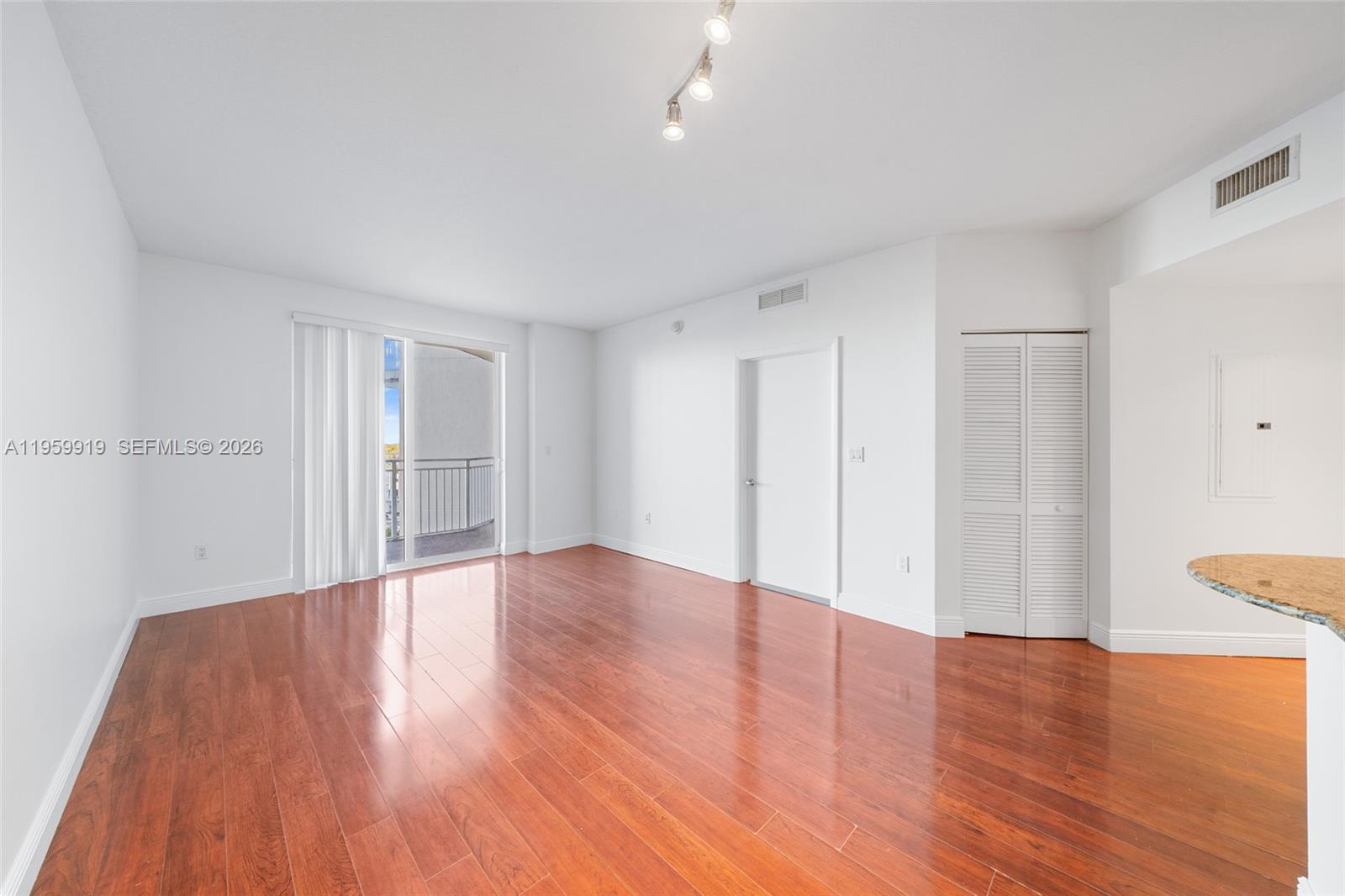 DOWNTOWN DADELAND CONDO N - Residential Lease