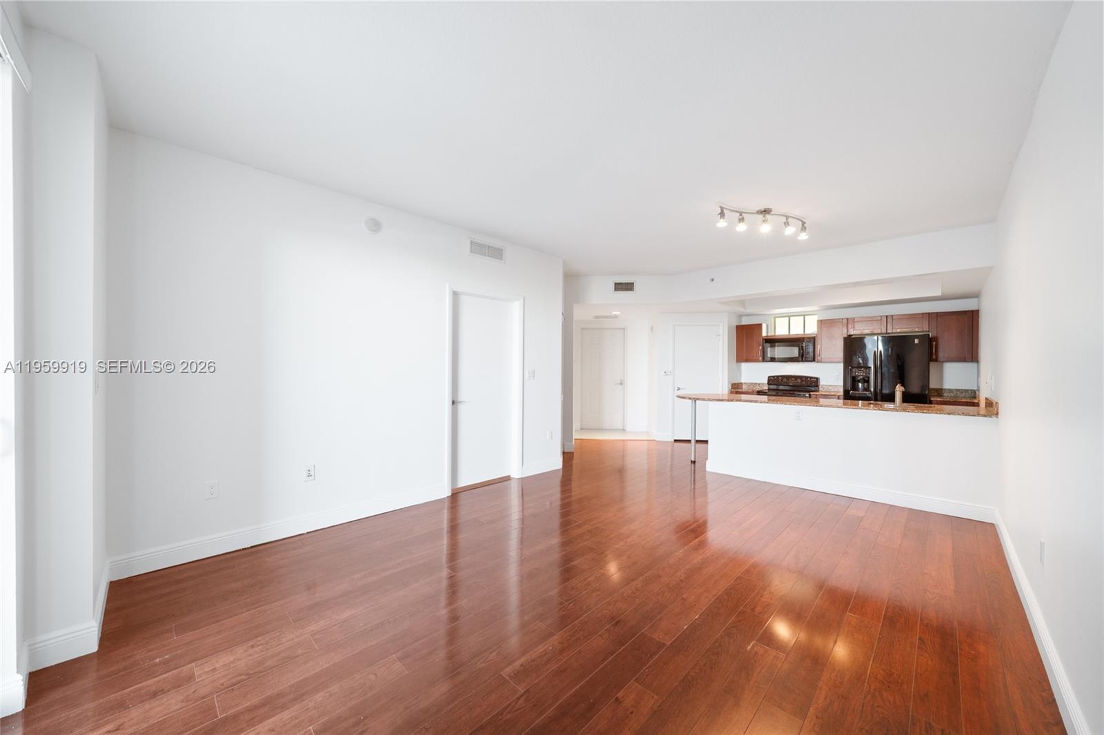 DOWNTOWN DADELAND CONDO N - Residential Lease