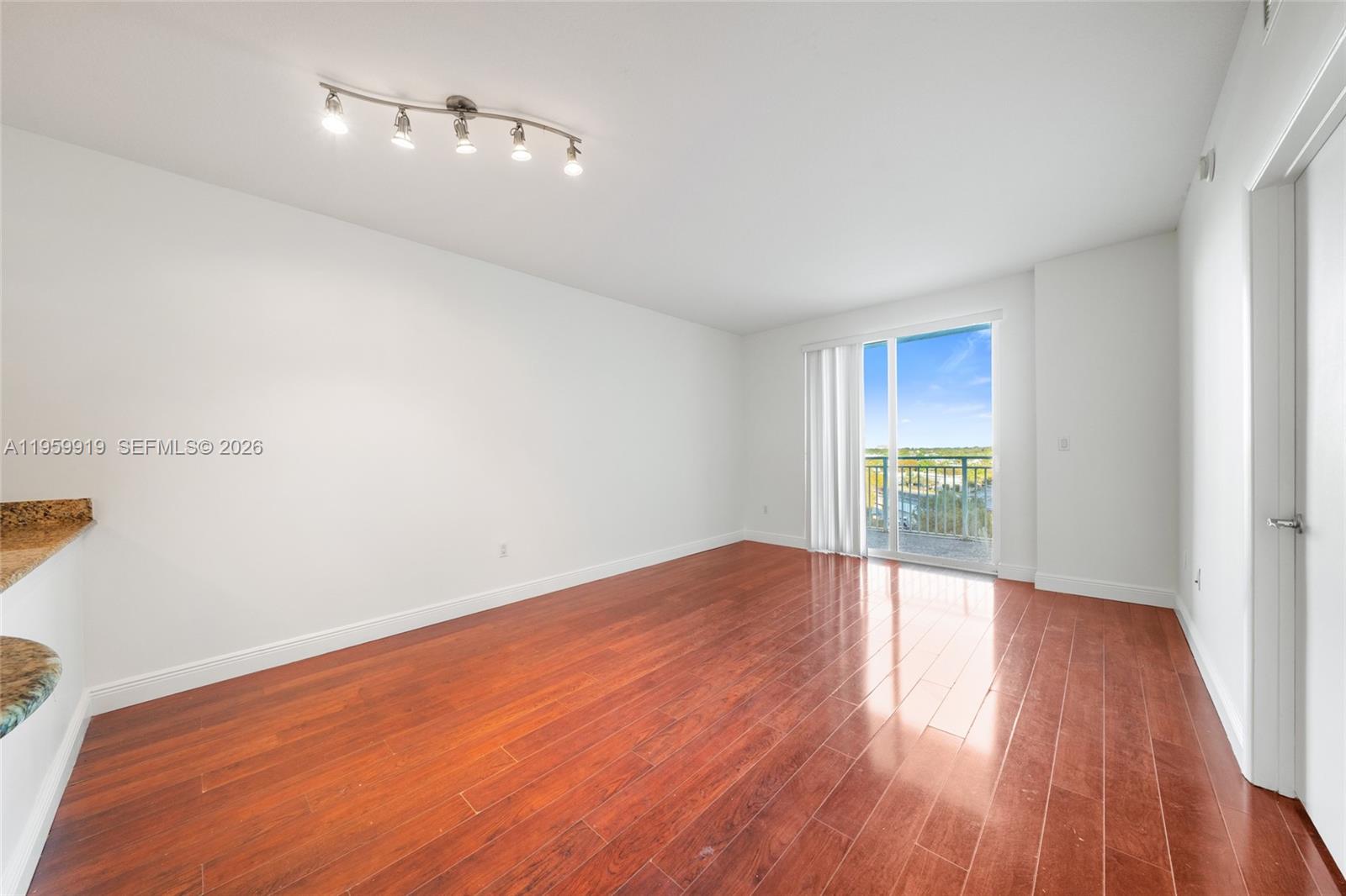 DOWNTOWN DADELAND CONDO N - Residential Lease