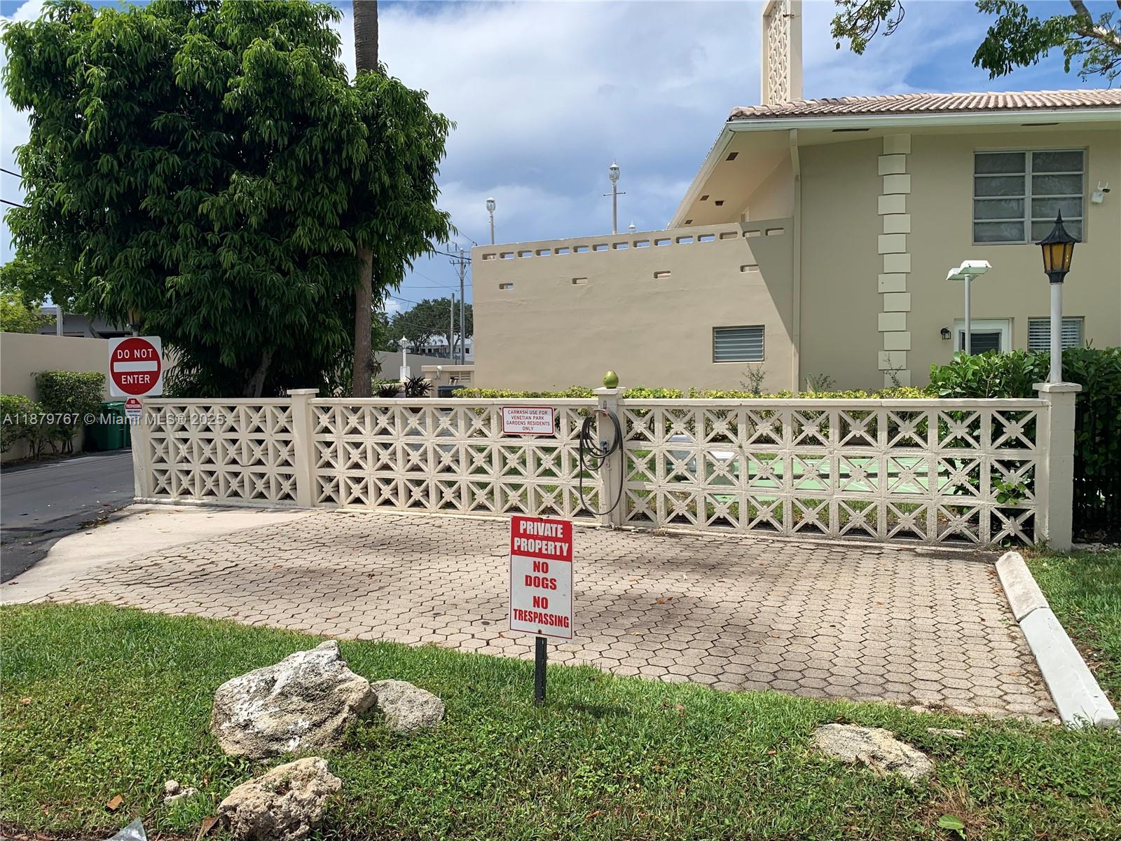 VENETIAN PARK GARDENS CON - Residential