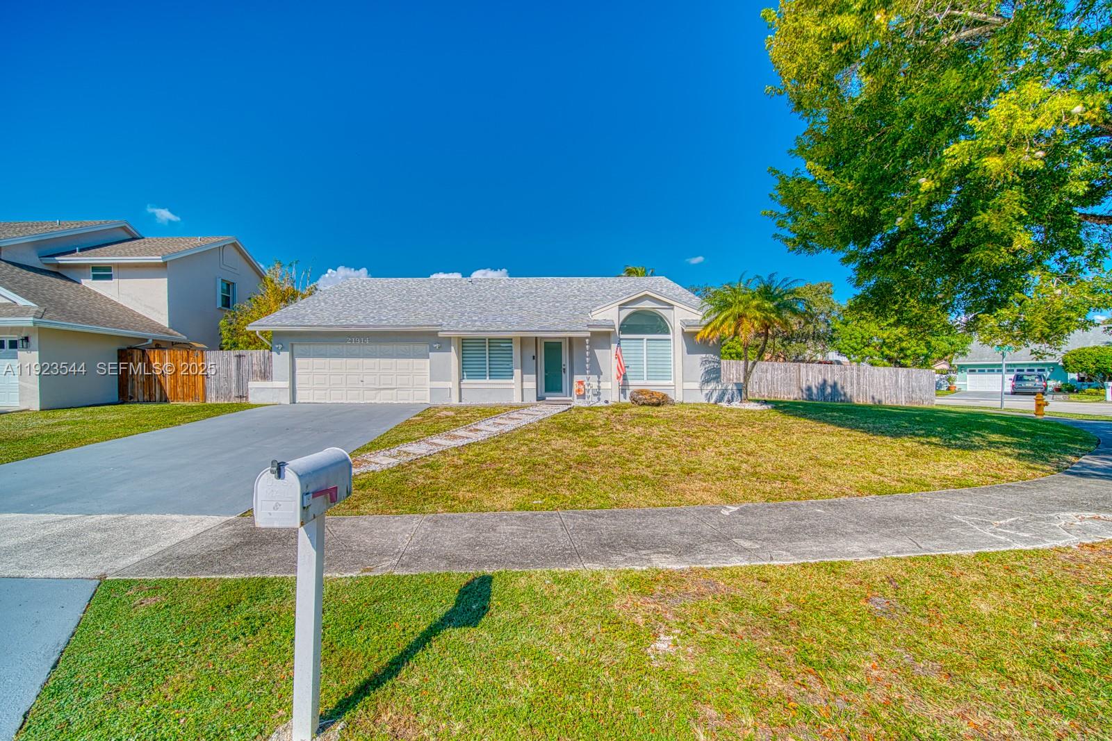 LAKES BY THE BAY SEC 4 - Residential