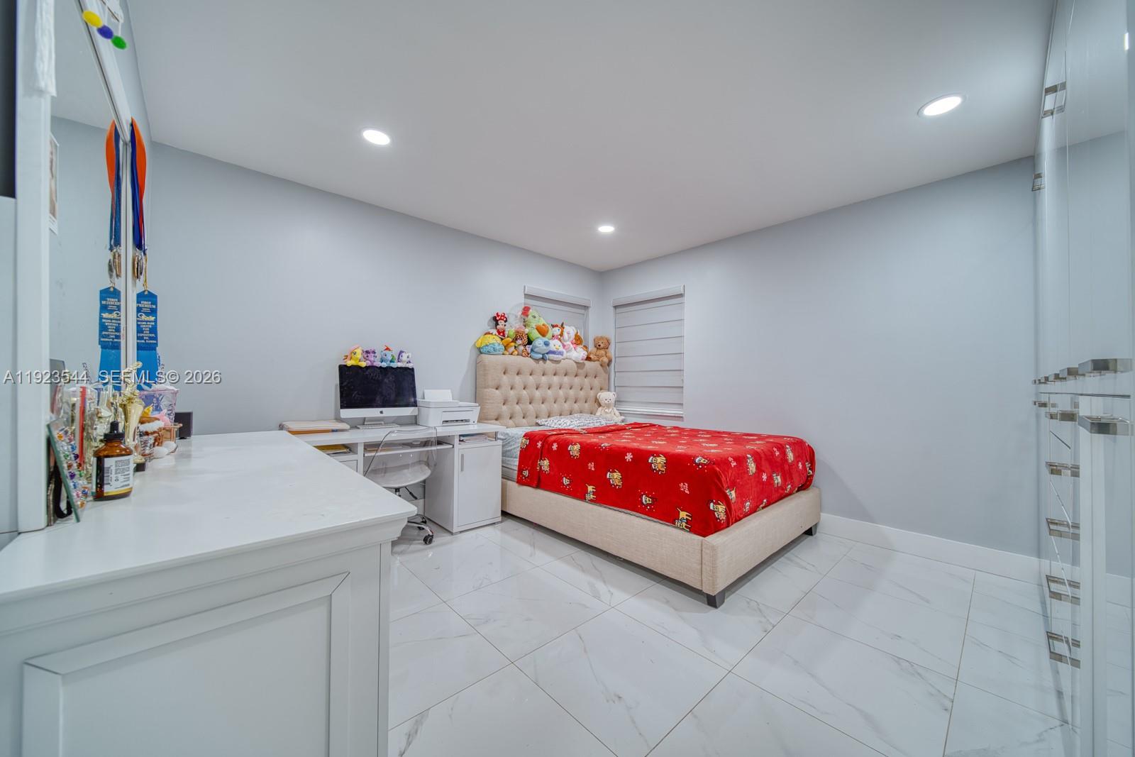 LAKES BY THE BAY SEC 4 - Residential