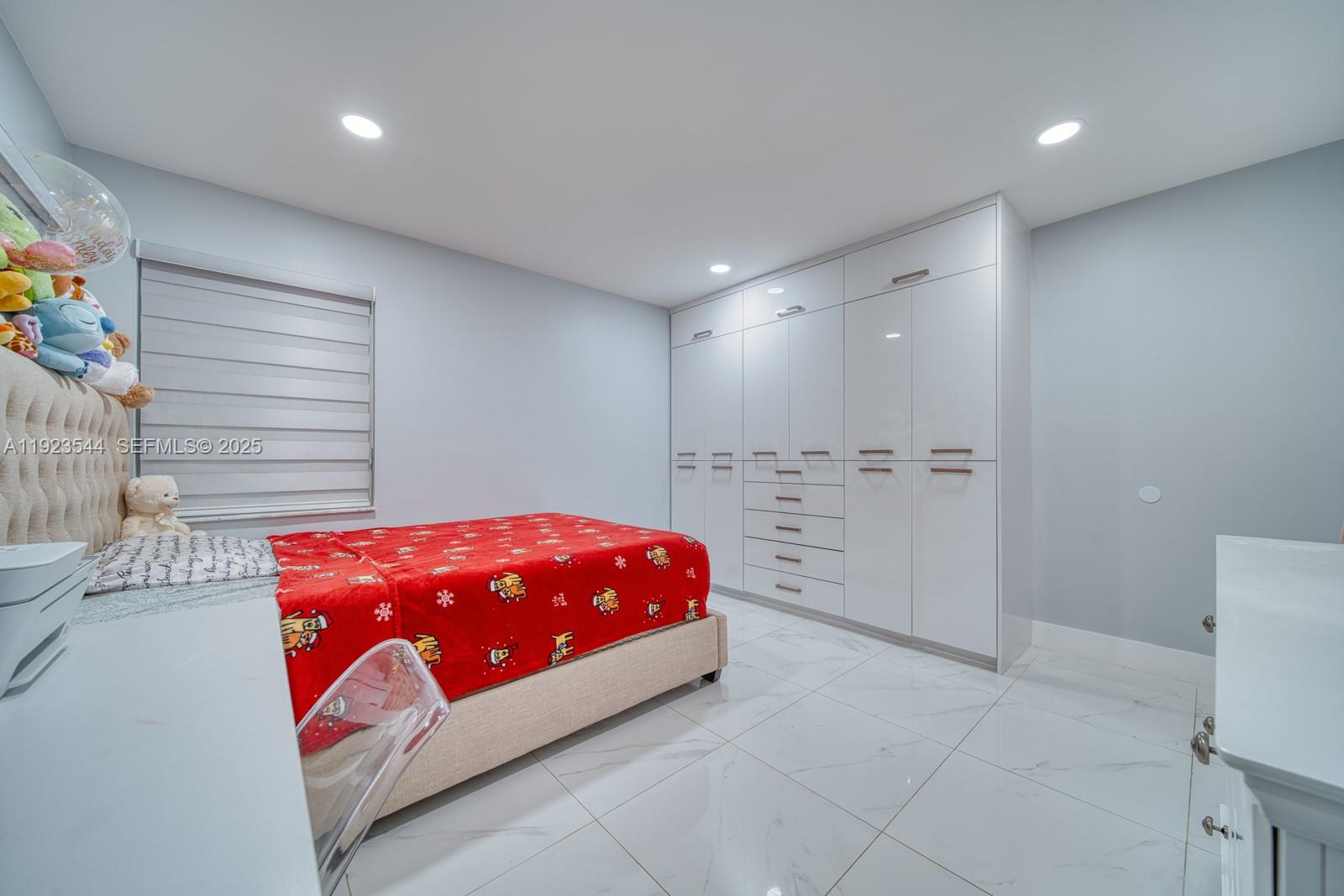 LAKES BY THE BAY SEC 4 - Residential