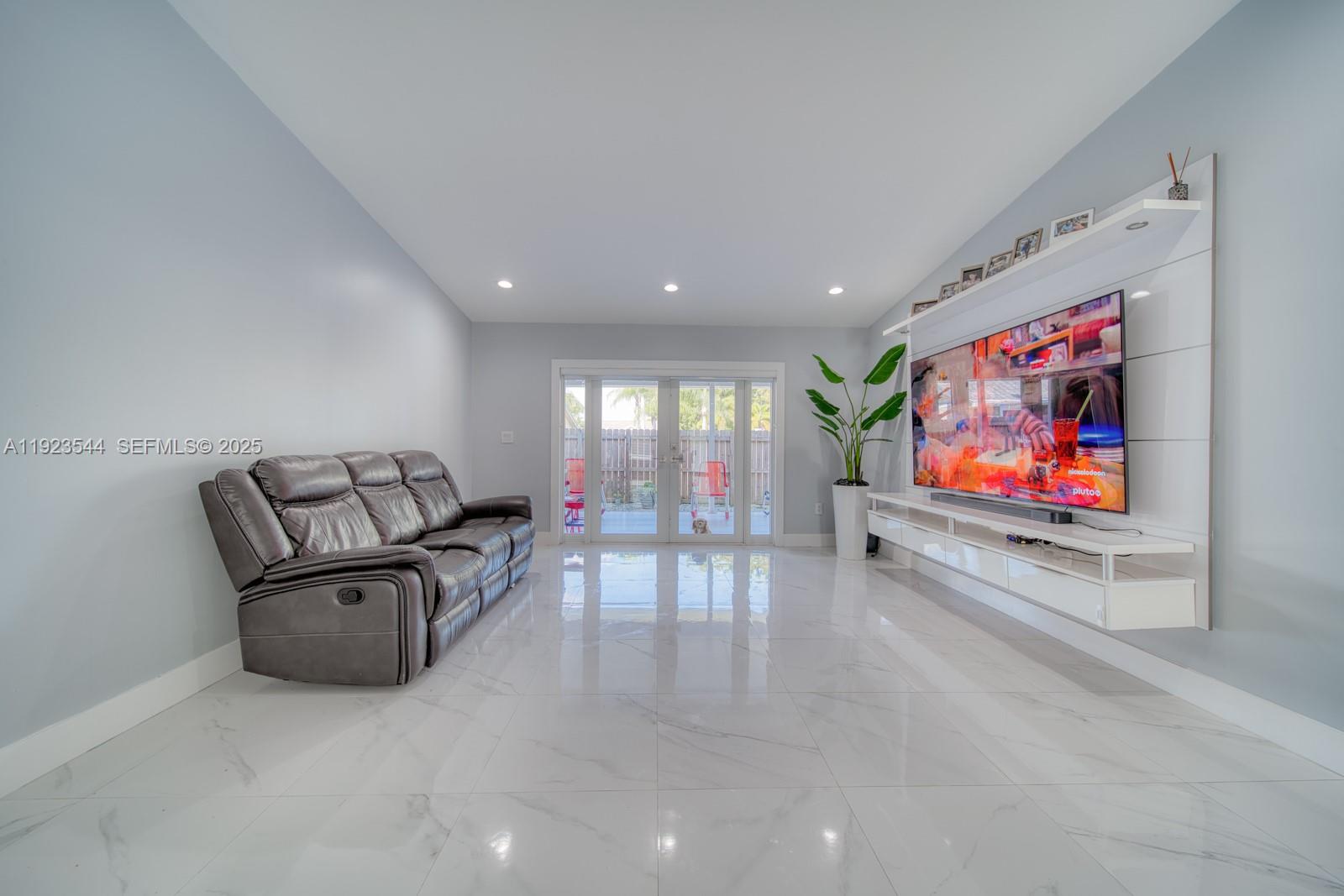 LAKES BY THE BAY SEC 4 - Residential