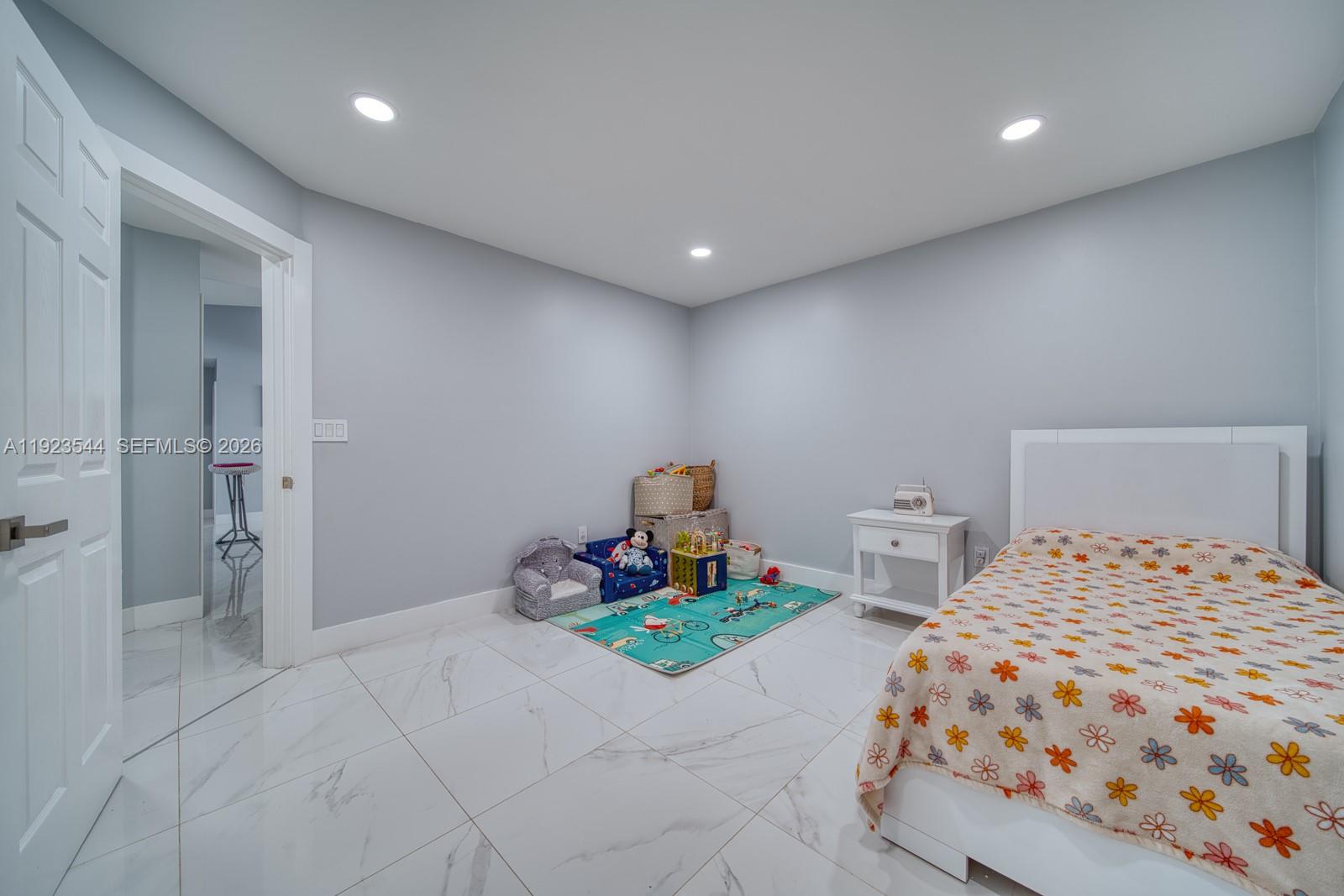 LAKES BY THE BAY SEC 4 - Residential