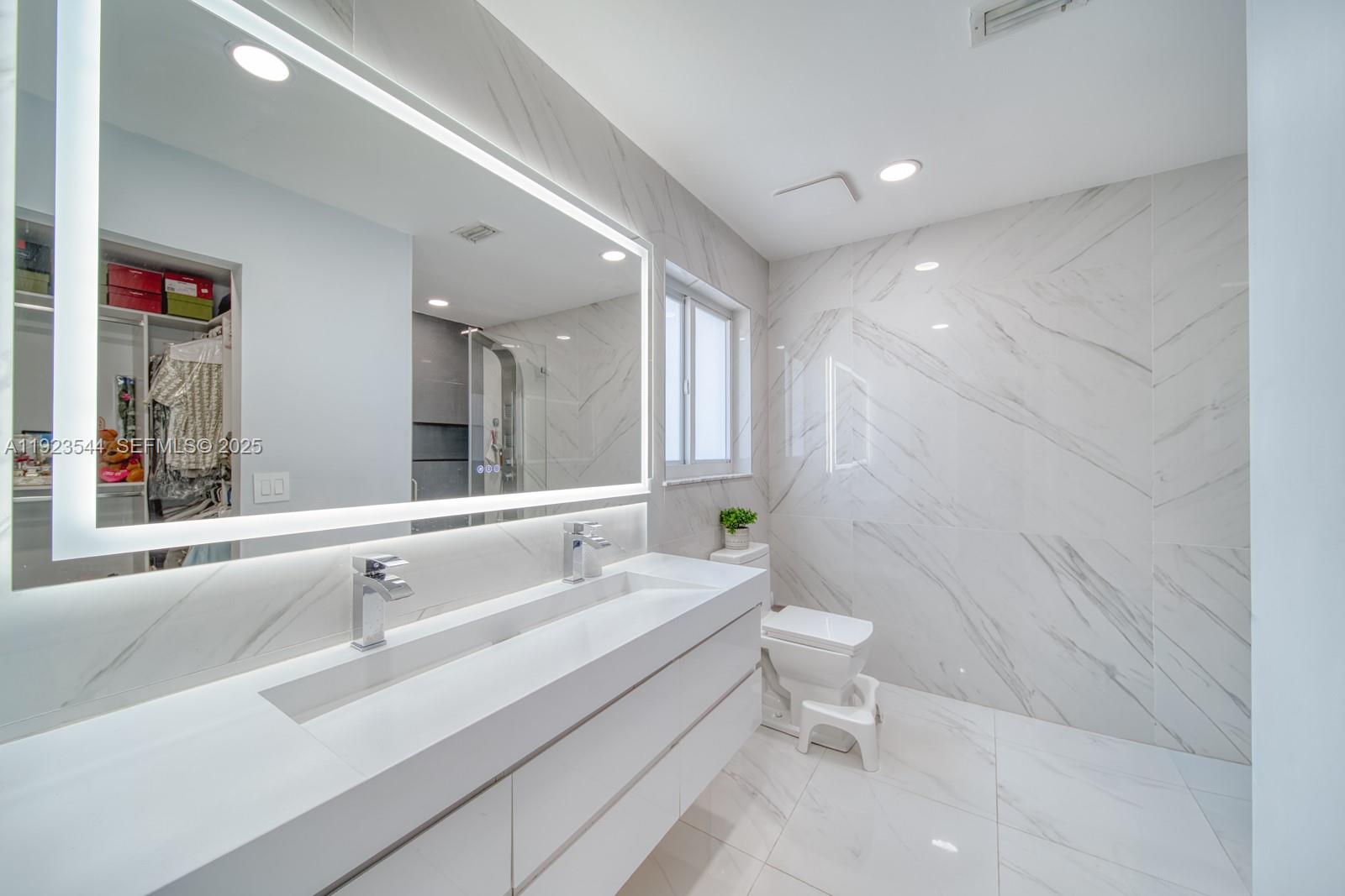 LAKES BY THE BAY SEC 4 - Residential