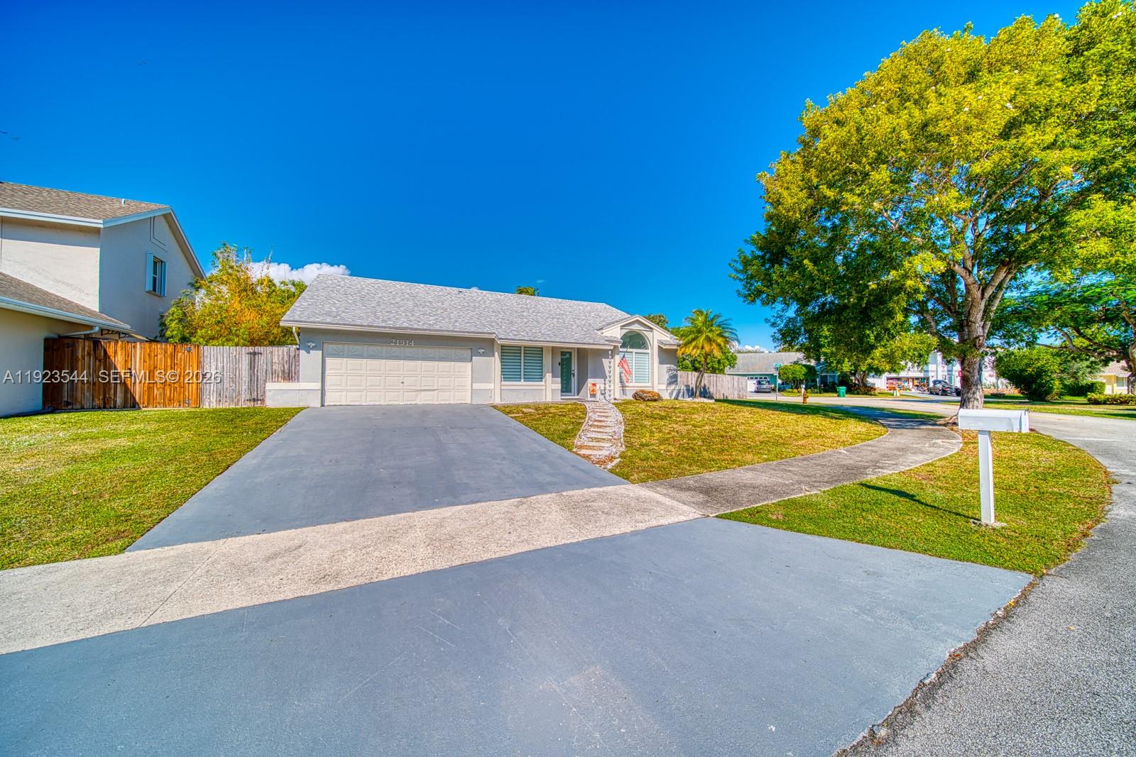 LAKES BY THE BAY SEC 4 - Residential