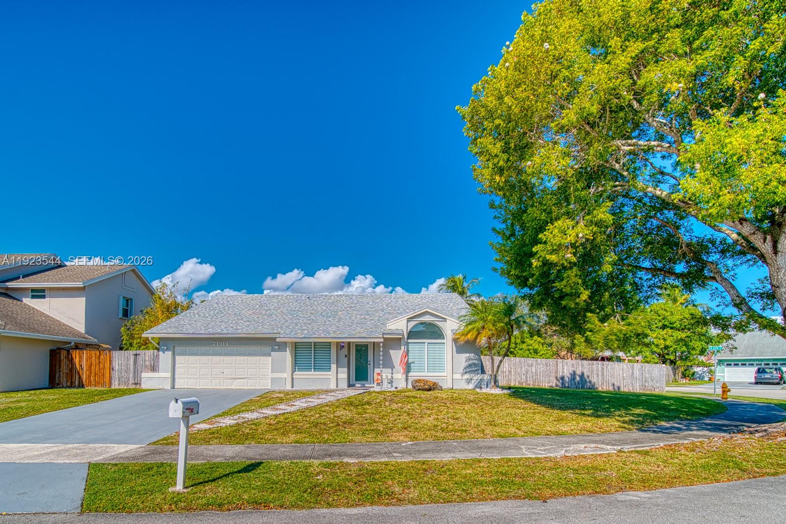 LAKES BY THE BAY SEC 4 - Residential