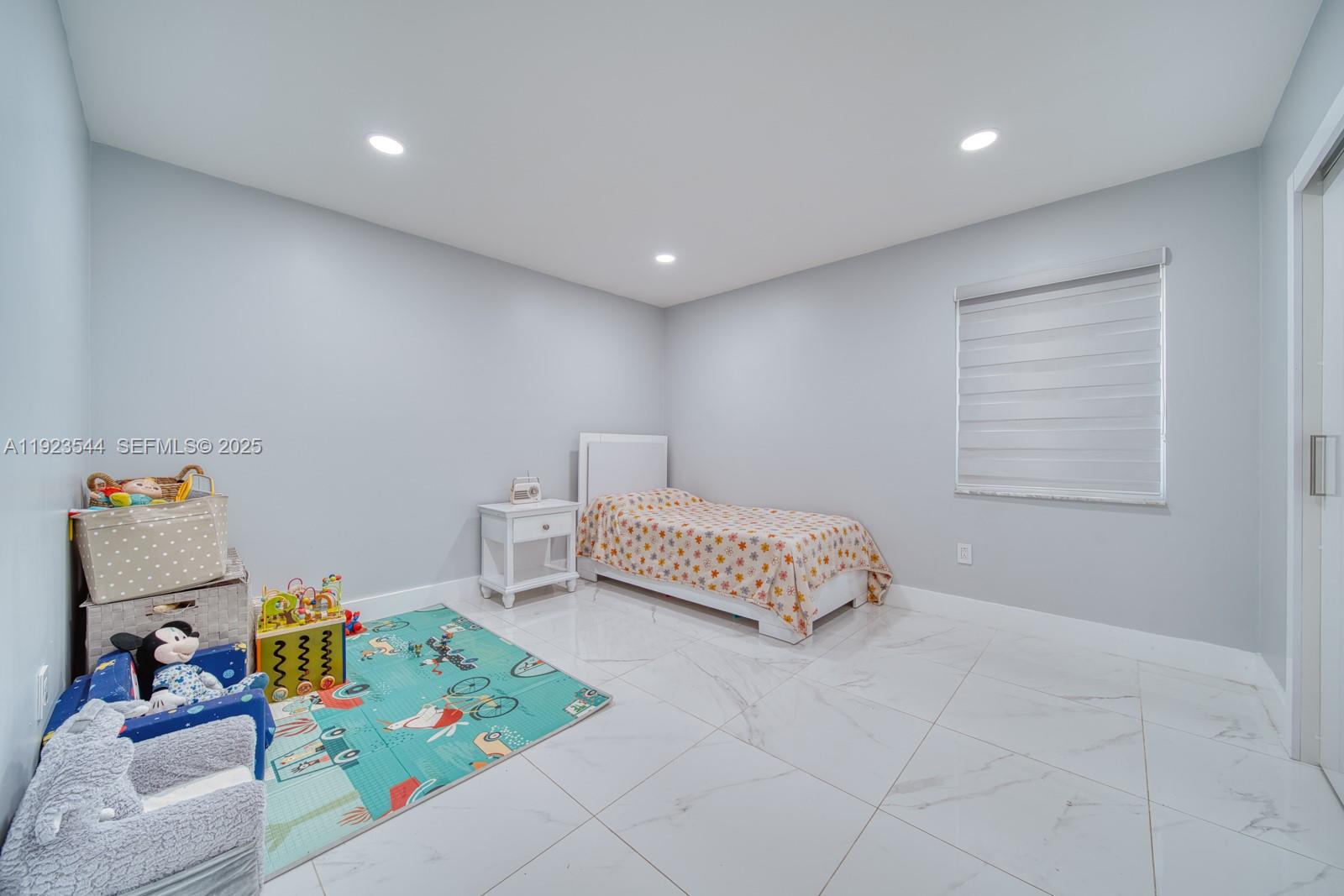 LAKES BY THE BAY SEC 4 - Residential