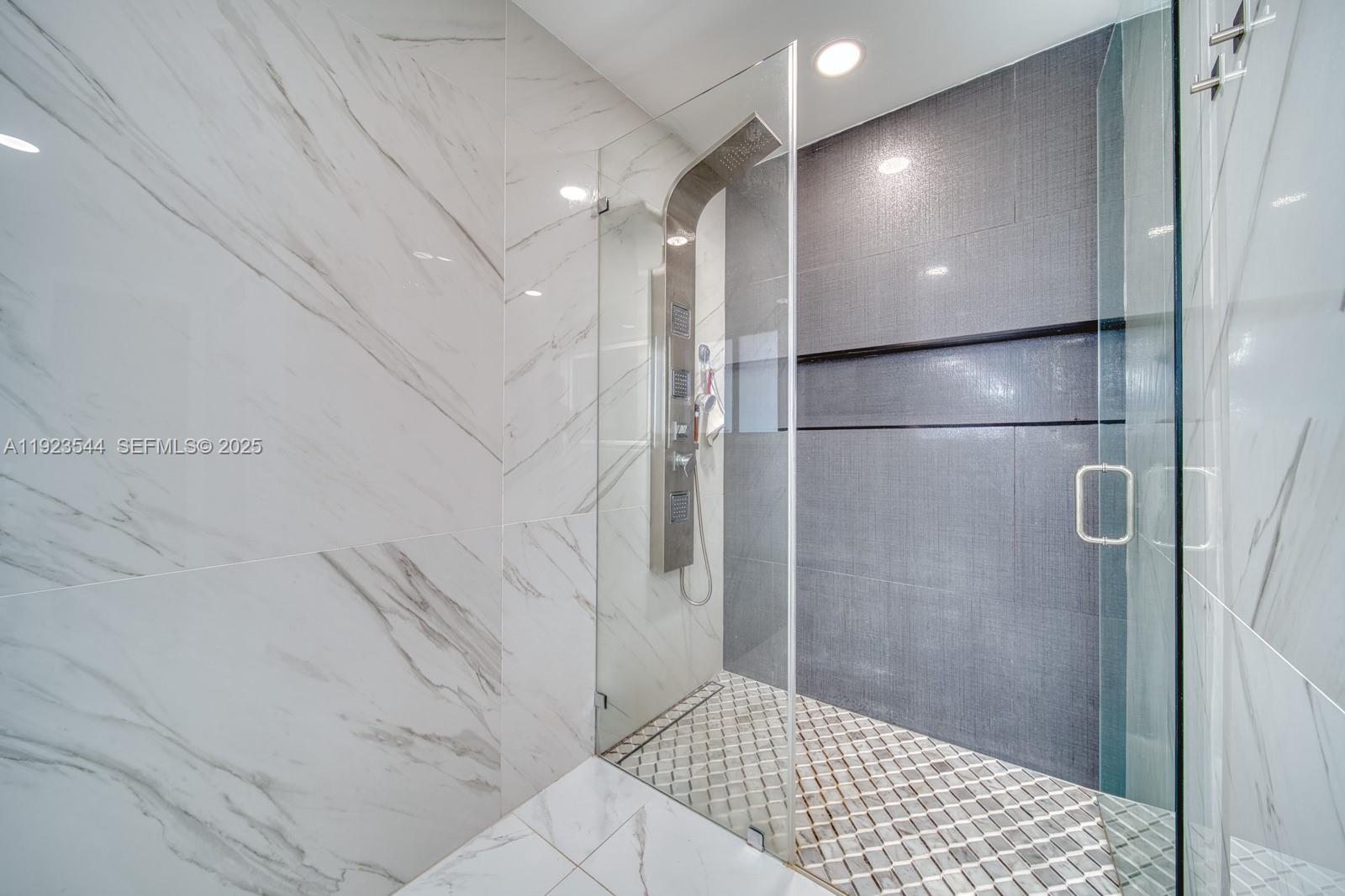 LAKES BY THE BAY SEC 4 - Residential