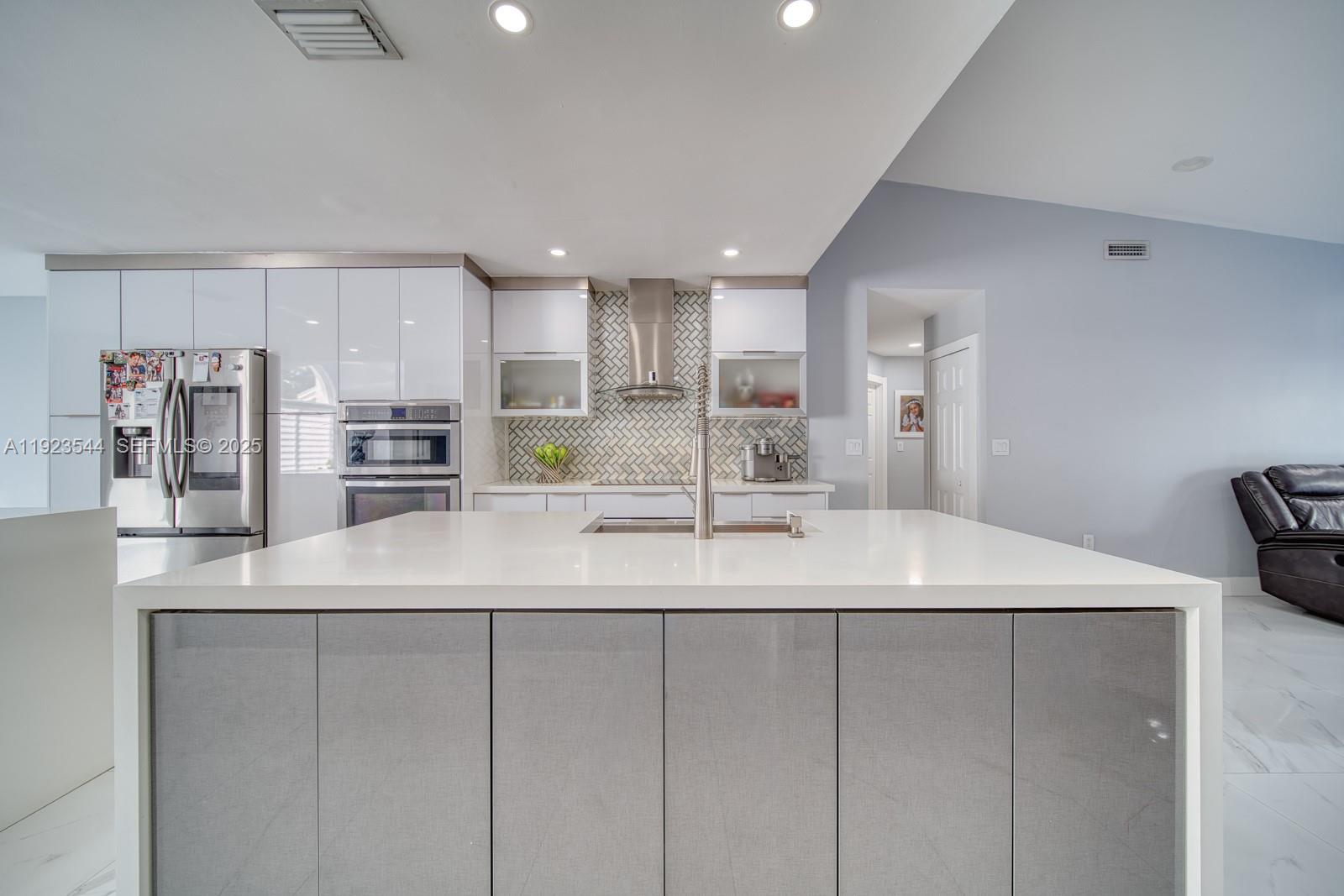 LAKES BY THE BAY SEC 4 - Residential