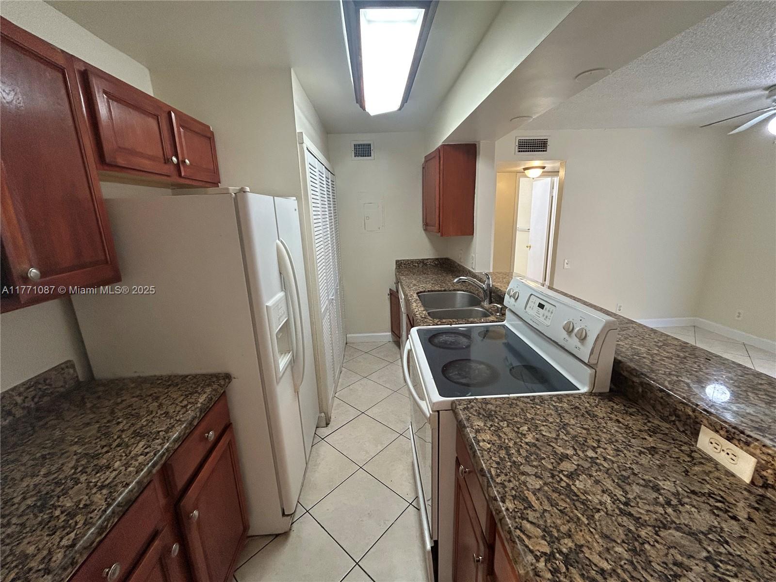4537 Treehouse Ln H, Tamarac, Broward County, Florida - 3 Bedrooms  
2 Bathrooms - 