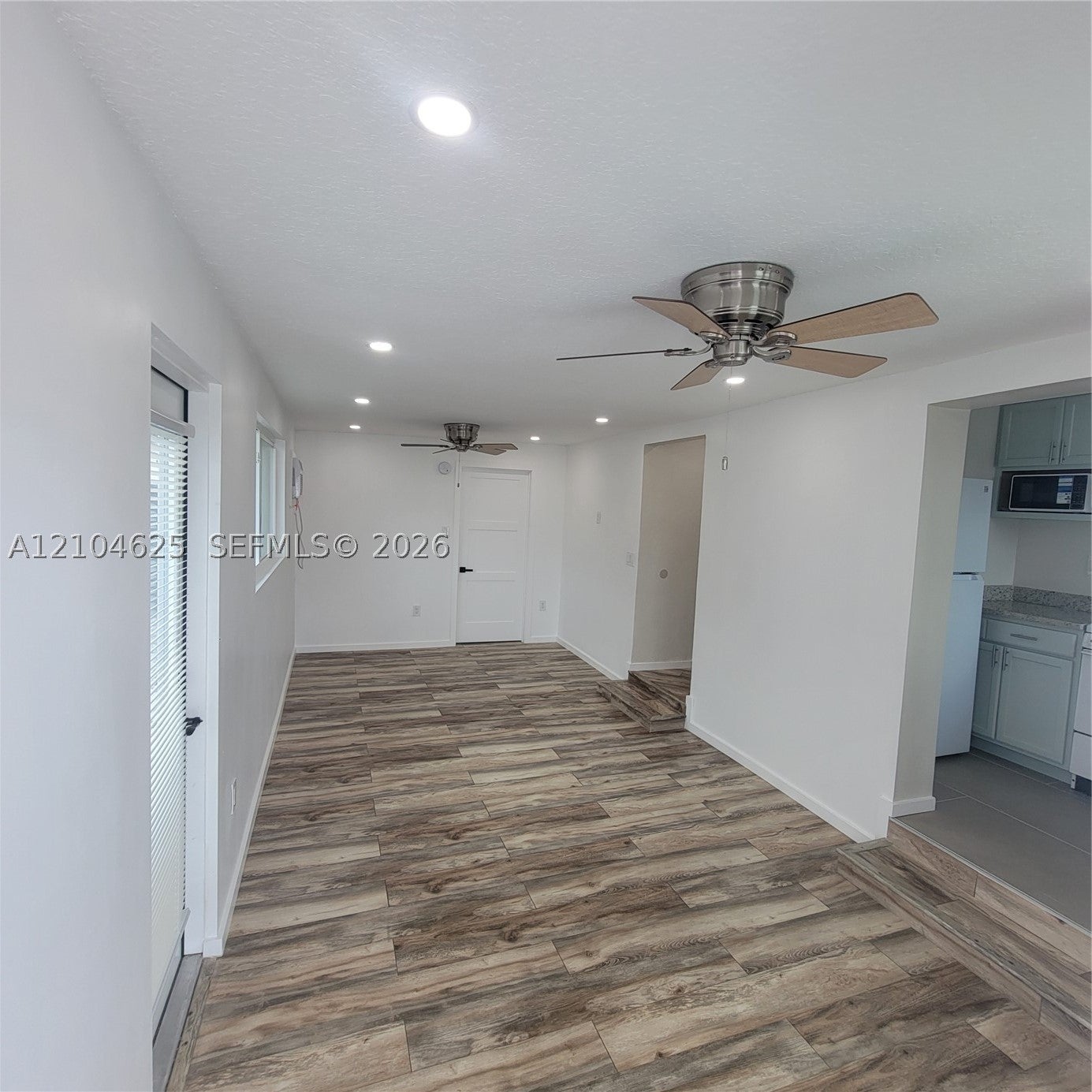 1039 W 23rd St Front