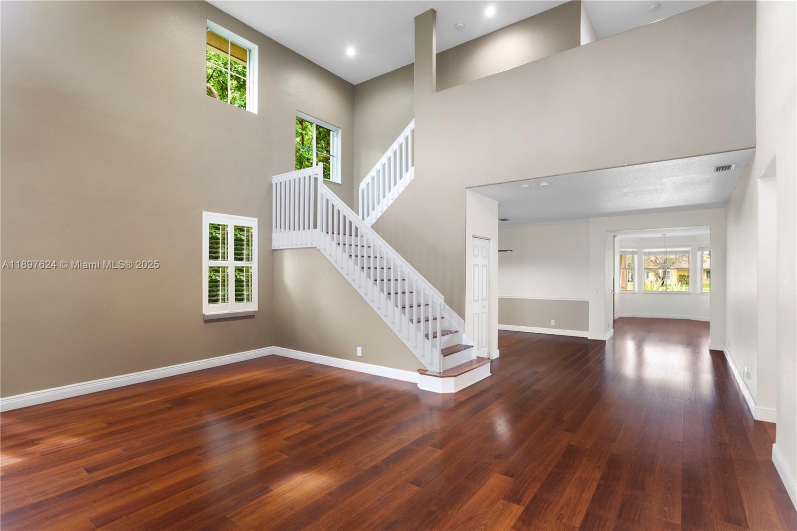 3620 Heron Ridge Ln, Weston, FL, 33331/$1,370,000 2 3620 Heron Ridge Ln
