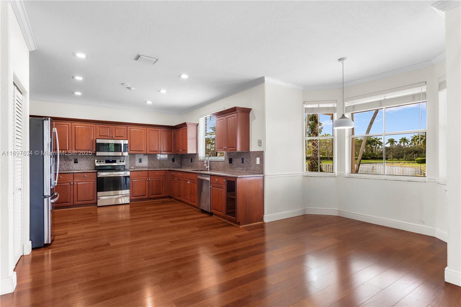 3620 Heron Ridge Ln, Weston, FL, 33331/$1,370,000 4 3620 Heron Ridge Ln