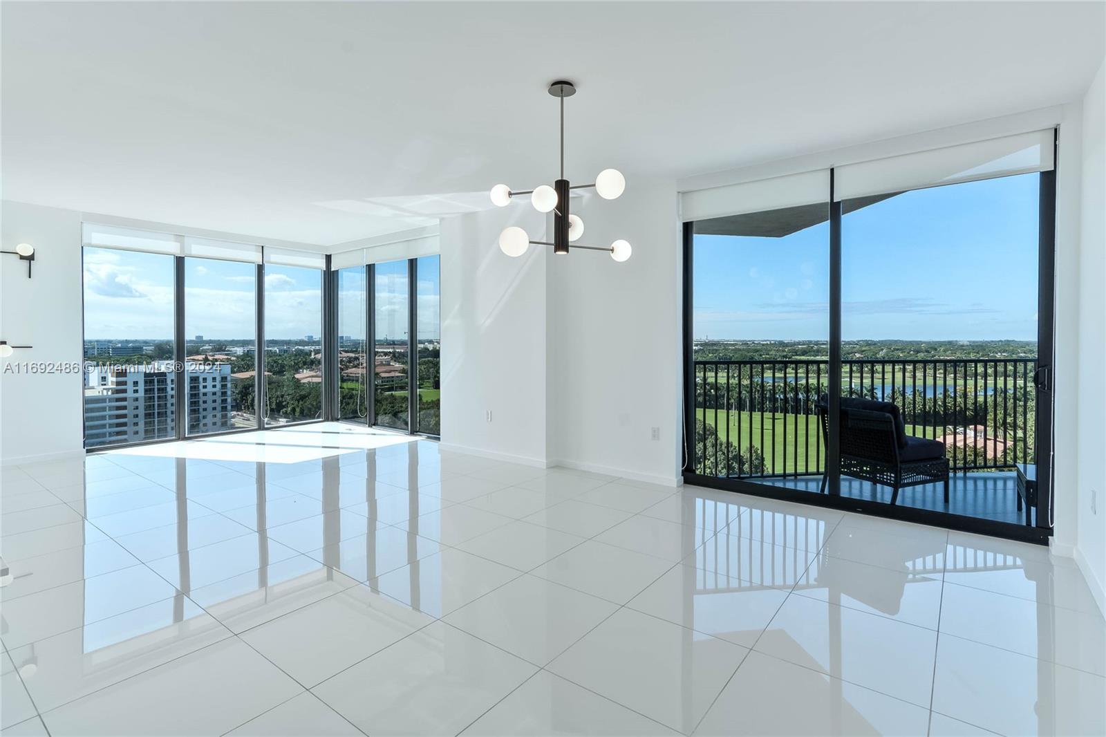 This beautiful apartment, located on the 12th floor, offers stunning panoramic views of the golf course, creating a peaceful and relaxing atmosphere. Featuring 3 spacious bedrooms and 2 elegant bathrooms, the apartment is designed to provide both comfort and functionality. High-quality porcelain floors throughout the unit add a modern and sophisticated touch. The open and bright layout maximizes the natural views, while every detail is thoughtfully designed to create a comfortable and inviting space. Ideal for those seeking a stylish home with a direct connection to nature, without sacrificing the convenience of living in a prime location.