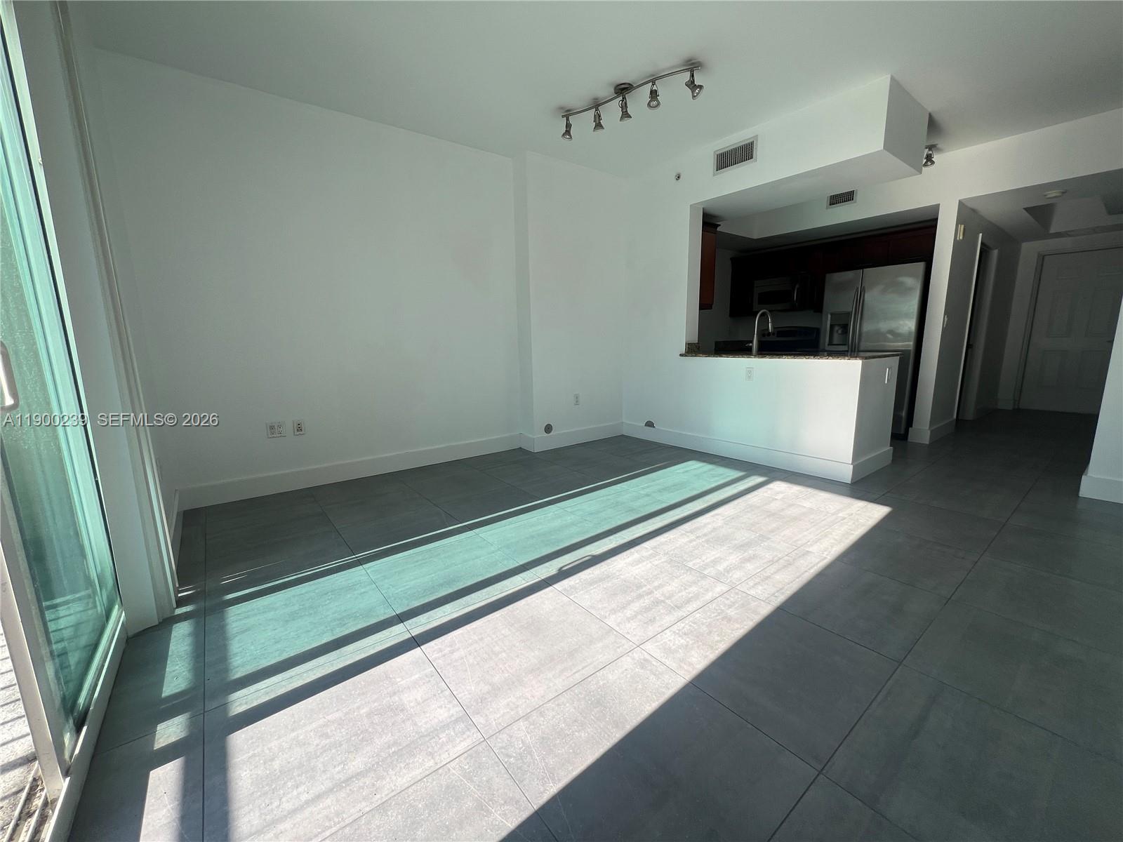 DOWNTOWN DADELAND CONDO N - Residential