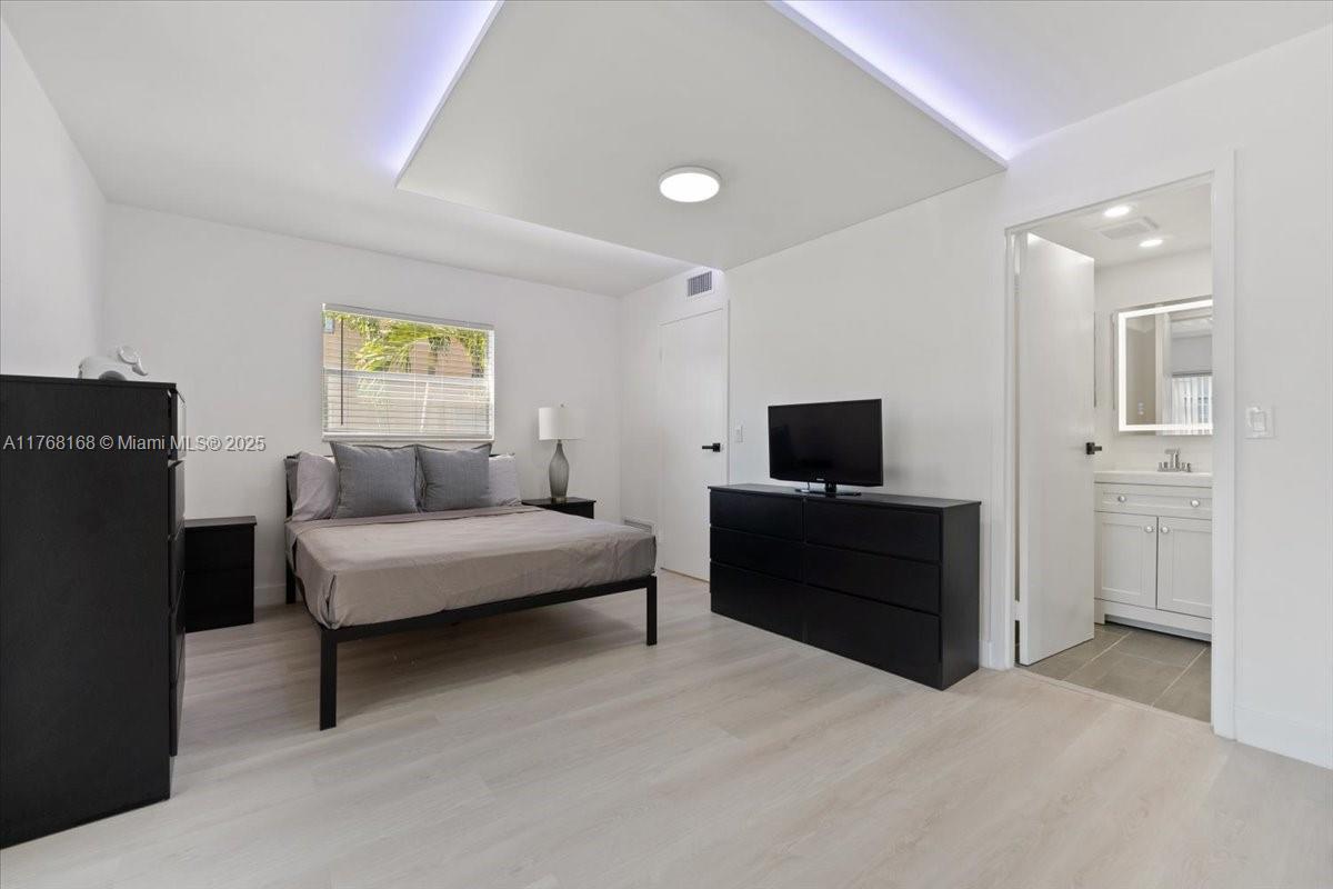KINGS POINT BRITTANY COND - Residential