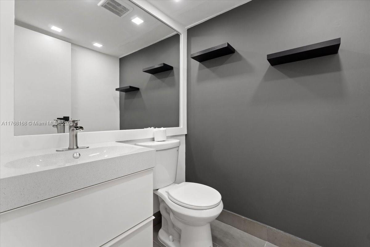KINGS POINT BRITTANY COND - Residential