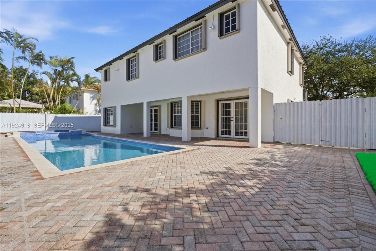 ROYAL LAKES 1ST ADDN - Residential