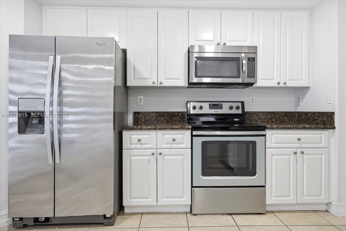 ROYAL LAKES 1ST ADDN - Residential