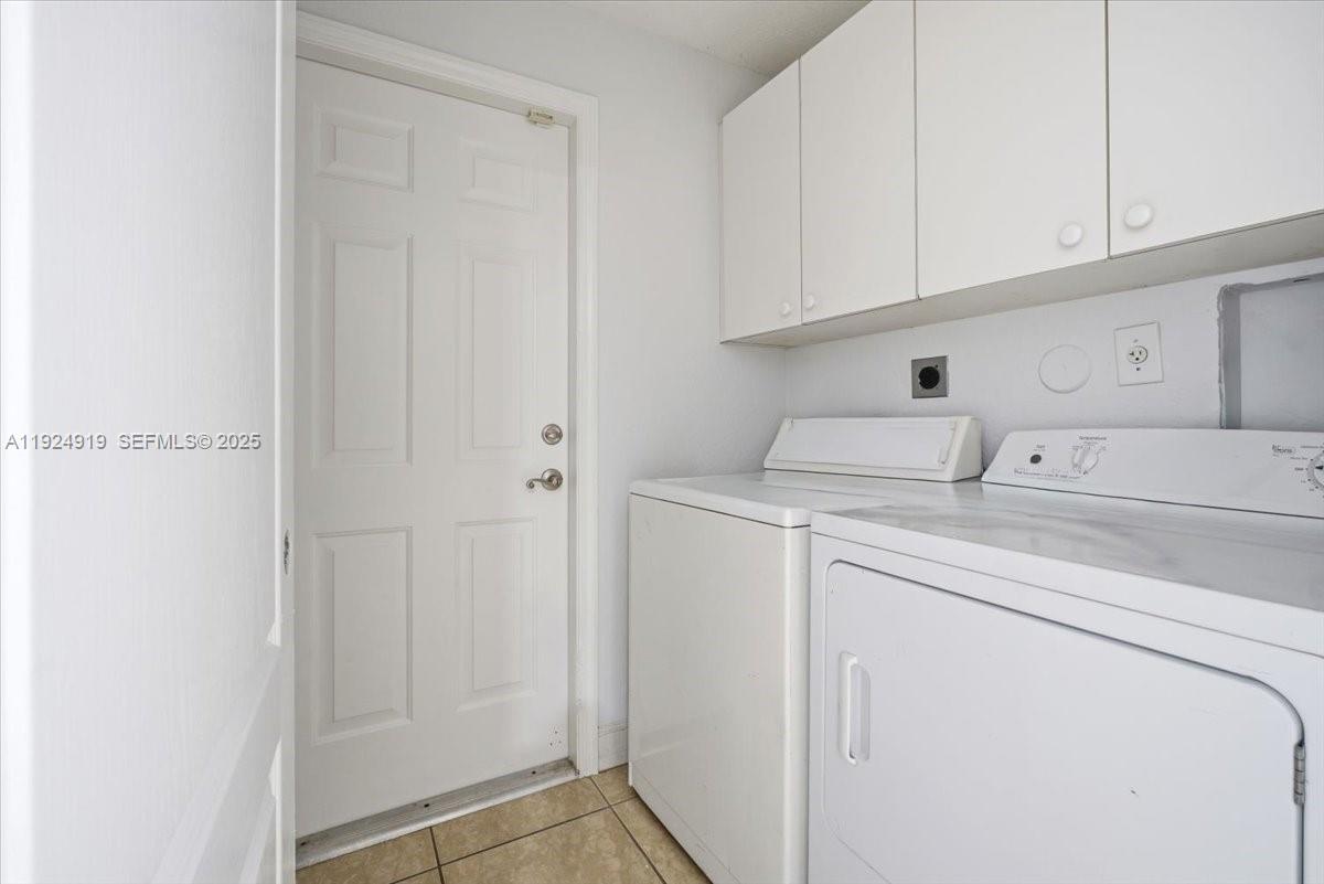 ROYAL LAKES 1ST ADDN - Residential