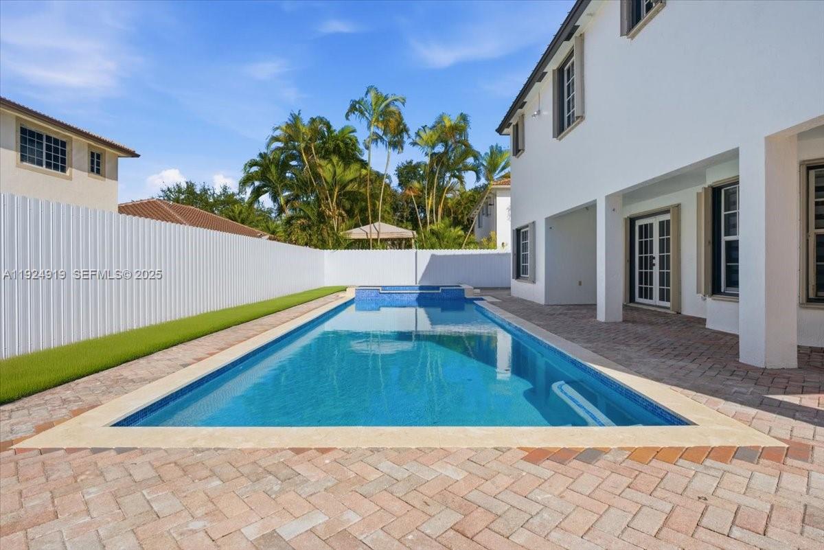 ROYAL LAKES 1ST ADDN - Residential