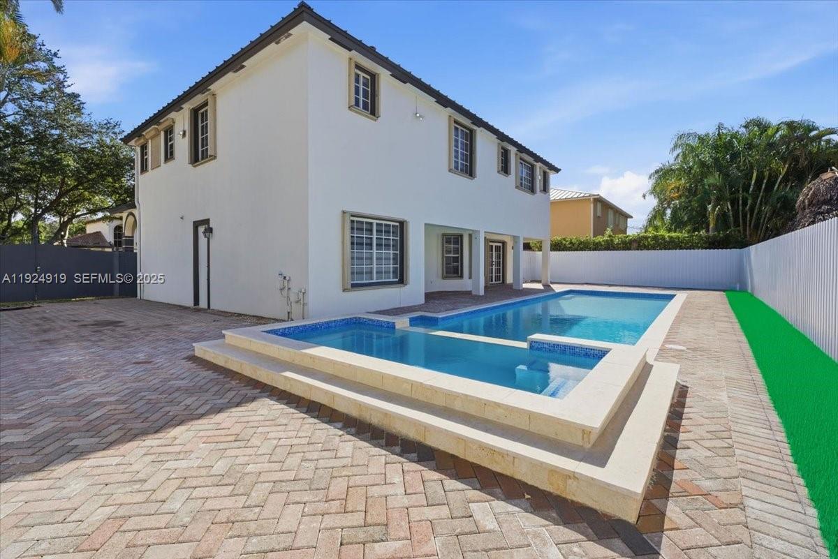 ROYAL LAKES 1ST ADDN - Residential