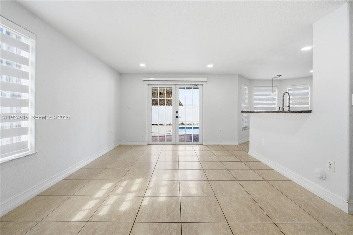 ROYAL LAKES 1ST ADDN - Residential