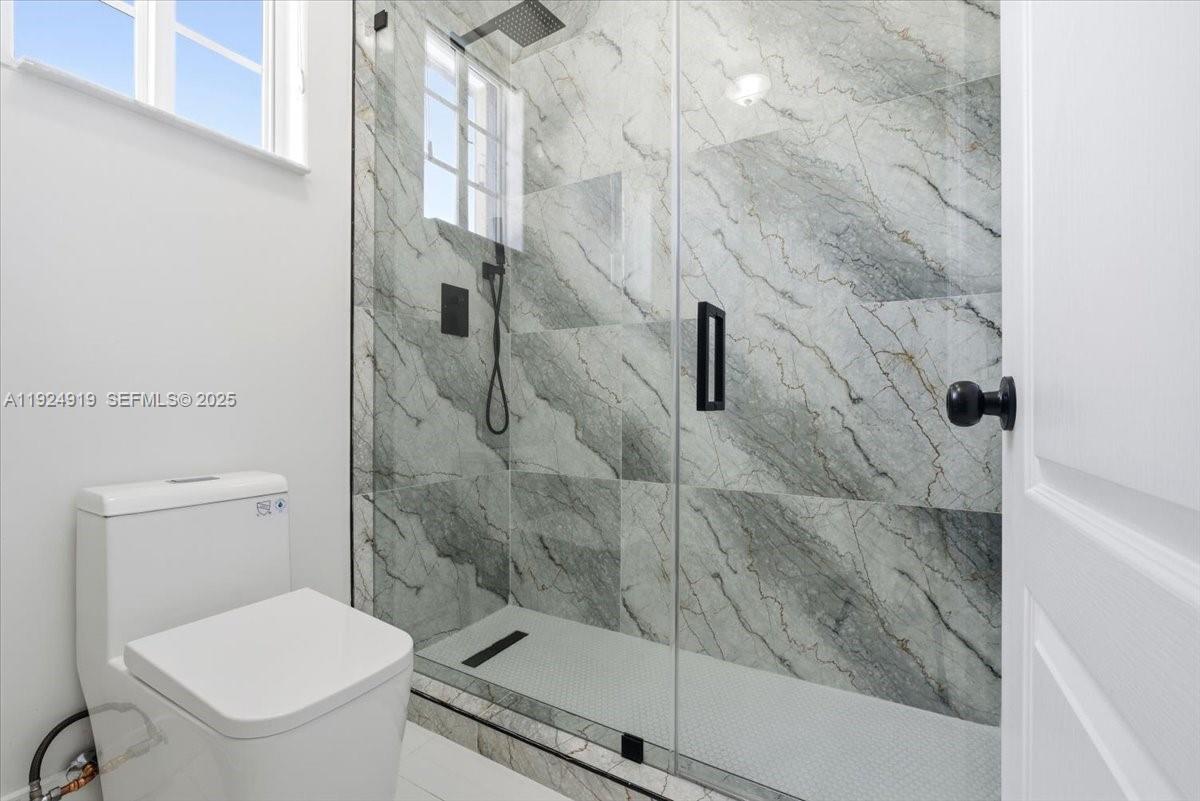 ROYAL LAKES 1ST ADDN - Residential